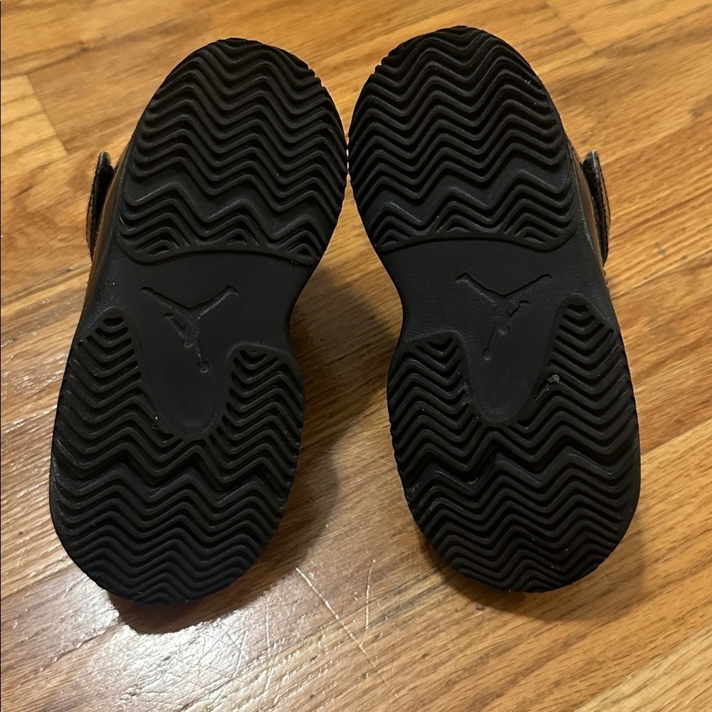 Jordan Black Kids Sneakers - Picture 6 of 6
